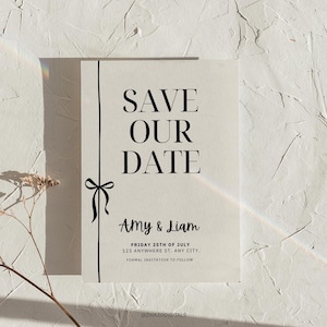Modello di invito Save The Date con fiocco semplice, illustrazione stravagante con nastro disegnato a mano, fiocco in bianco e nero, fiocco unico, modificabile in Canva