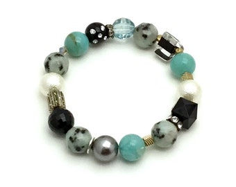 Kiwi Jasper Beaded Bracelet: Eclectic Aqua Black Vintage Style