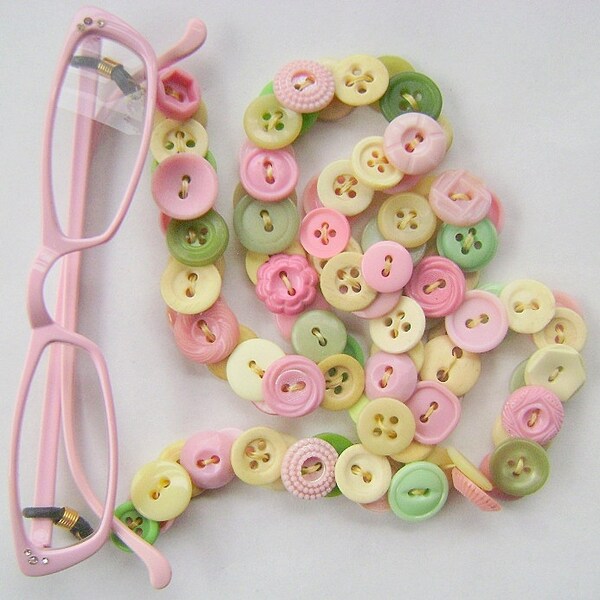 Eyeglasses Chain in Vintage Buttons - Soft Pink and Green