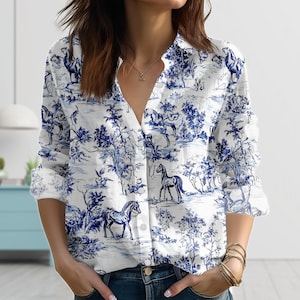 Horse Toile Blouse Shirt, Retro Blue White Linen-Look Shirt, Western Country Cottagecore Women Shirt, Vintage Animals Casual Shirt