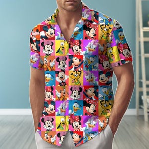 ミッキーマウスのハワイアンシャツ、ディズニーキャラクターのコラージュボタンシャツ、ミッキーと仲間たちのギフト、家族旅行の服装