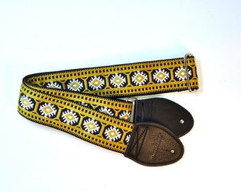 Souldier 'Pillar' Vintage Seatbelt Guitar Strap in Old Gold