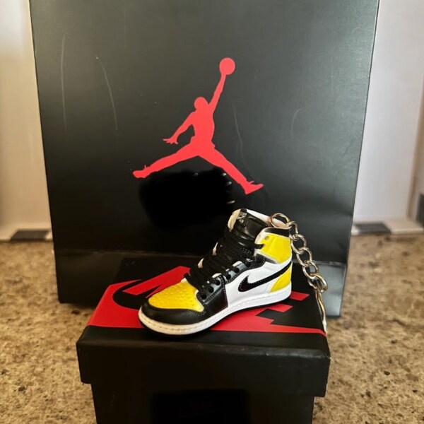 mini jordan shoe keychain