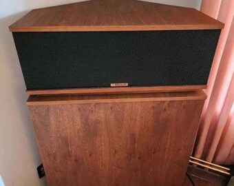 Vintage Klipschorn Type D Speakers Await!