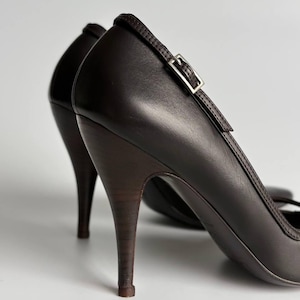Escarpins à nœud découpé Dolce & Gabbana authentiques | Escarpins à talons aiguilles en cuir marron foncé | Bout pointu | Chaussures de luxe pour femmes | 37 États-Unis 7 image 7