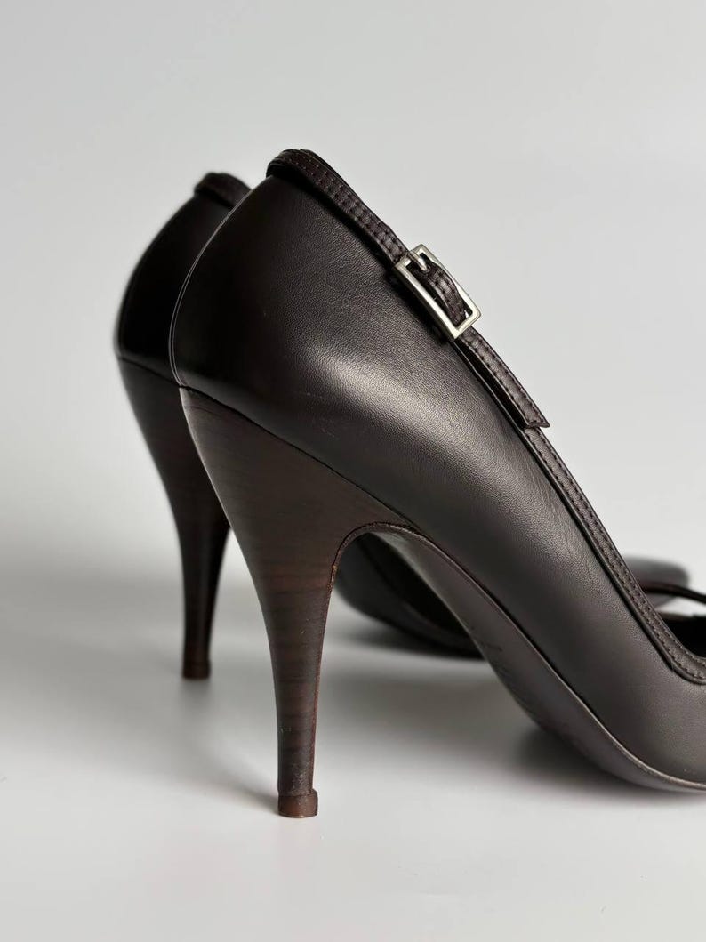 Escarpins à nœud découpé Dolce & Gabbana authentiques | Escarpins à talons aiguilles en cuir marron foncé | Bout pointu | Chaussures de luxe pour femmes | 37 États-Unis 7 image 7