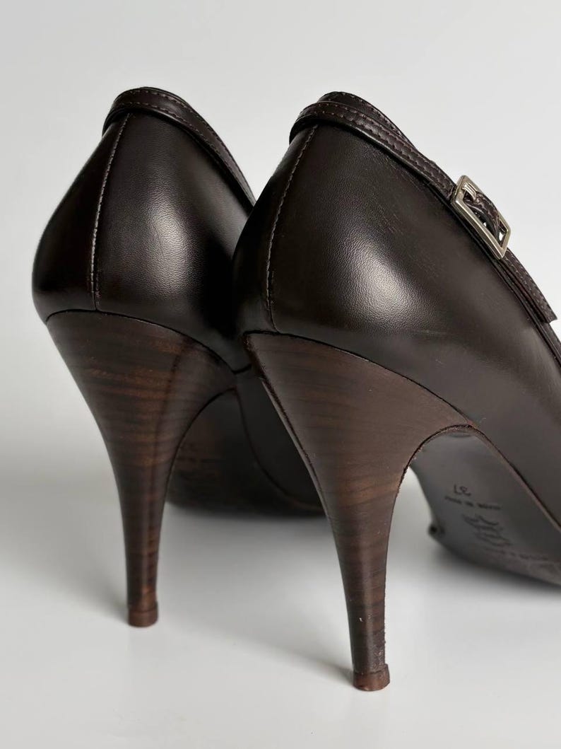 Escarpins à nœud découpé Dolce & Gabbana authentiques | Escarpins à talons aiguilles en cuir marron foncé | Bout pointu | Chaussures de luxe pour femmes | 37 États-Unis 7 image 6