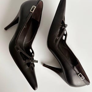 Escarpins à nœud découpé Dolce & Gabbana authentiques | Escarpins à talons aiguilles en cuir marron foncé | Bout pointu | Chaussures de luxe pour femmes | 37 États-Unis 7 image 9