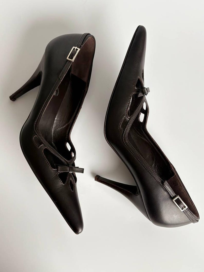 Escarpins à nœud découpé Dolce & Gabbana authentiques | Escarpins à talons aiguilles en cuir marron foncé | Bout pointu | Chaussures de luxe pour femmes | 37 États-Unis 7 image 9