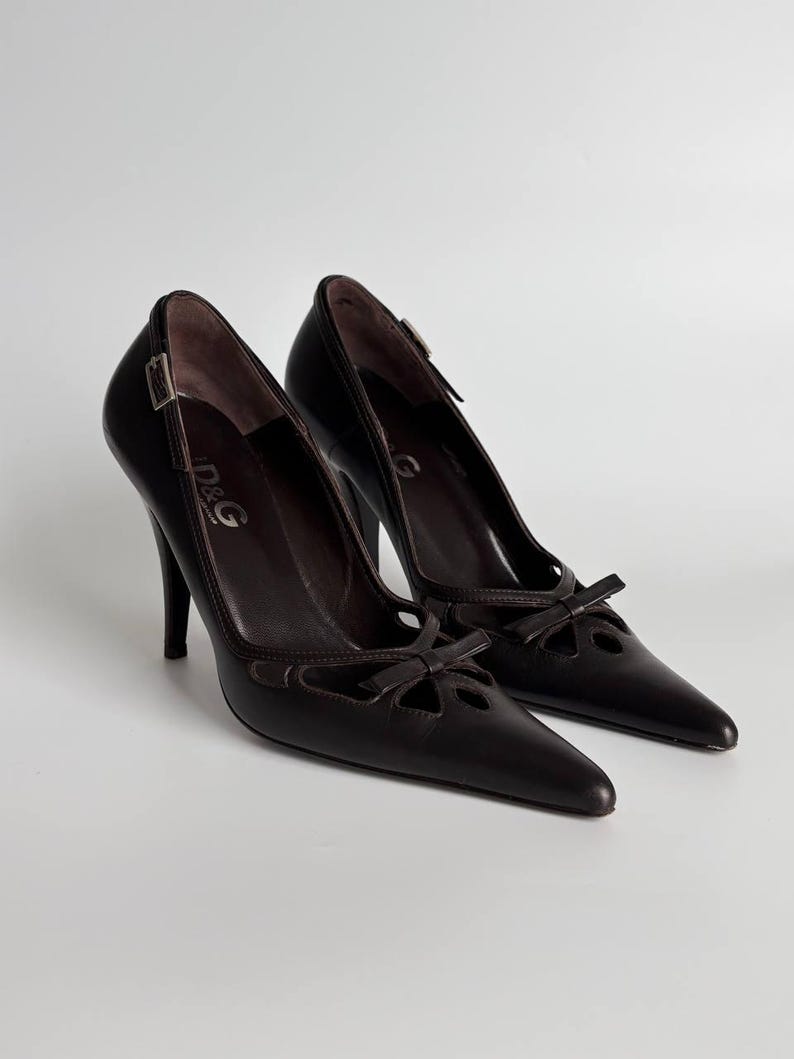 Escarpins à nœud découpé Dolce & Gabbana authentiques | Escarpins à talons aiguilles en cuir marron foncé | Bout pointu | Chaussures de luxe pour femmes | 37 États-Unis 7 image 3