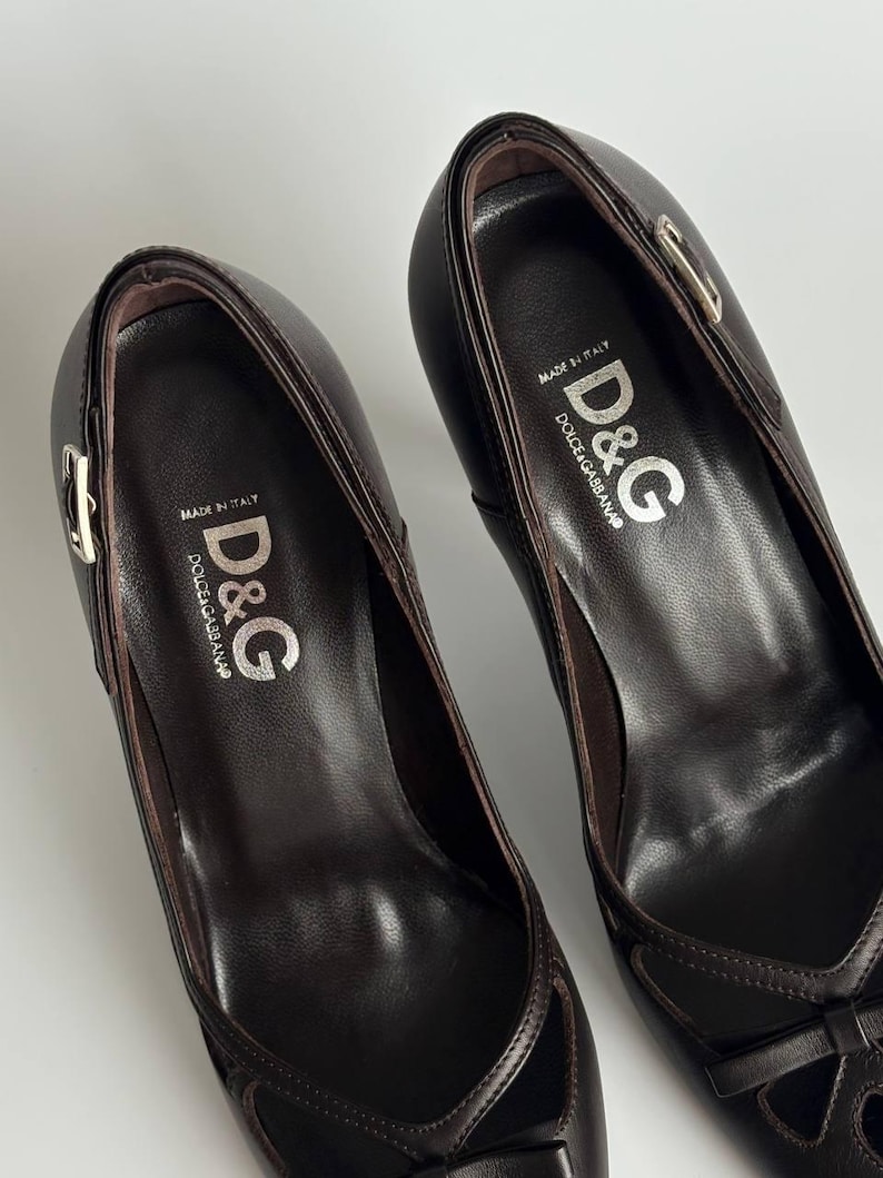 Escarpins à nœud découpé Dolce & Gabbana authentiques | Escarpins à talons aiguilles en cuir marron foncé | Bout pointu | Chaussures de luxe pour femmes | 37 États-Unis 7 image 5