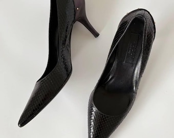 Autentiche scarpe Gucci Tom Ford Era Autunno/Inverno 2003 con borchie in pitone / Scarpe in pelle di serpente nera / Moda vintage d'archivio / 36,5 US 36,5