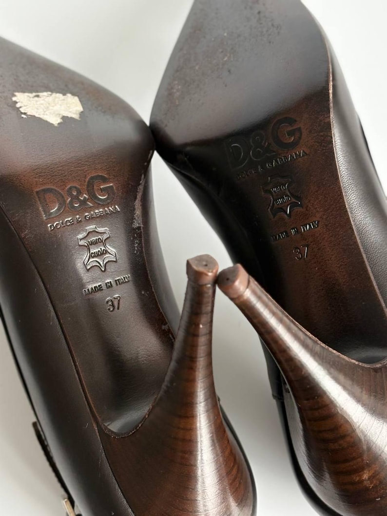 Escarpins à nœud découpé Dolce & Gabbana authentiques | Escarpins à talons aiguilles en cuir marron foncé | Bout pointu | Chaussures de luxe pour femmes | 37 États-Unis 7 image 12