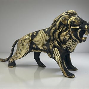 Solid Brass Lion Sculpture – 30 cm Vintage-Style Desk Accent, Engraved or Classic Design, Gift for Leo or Office Leaders