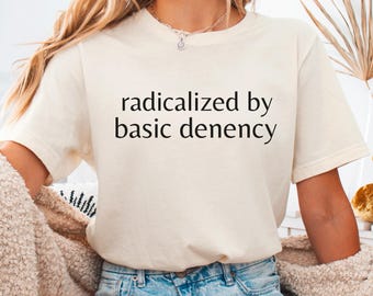 Camiseta radicalizada por la decencia básica, camiseta de protesta política, regalo de activista feminista, camiseta unisex liberal