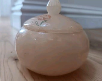 1980&#39;s Herna Pink Alabaster Trinket Box With Flower Details Made In Spain