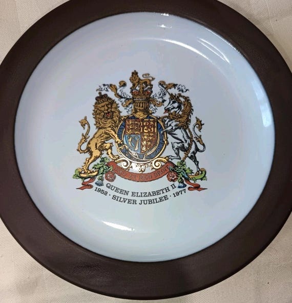  エリザベス2世 シルバージュビリー プレート 1977 年のヴィンテージ エリザベス 2 世女王シルバー ジュビリー
