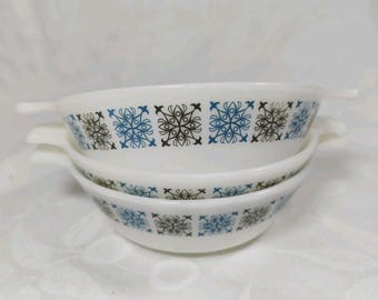 Vintage JAJ England soepkommen met melkglazen handvat, blauw zwart chelsea x3
