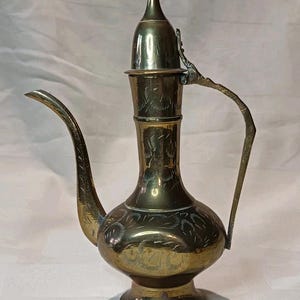 Small Vintage Brass Dallah Eastern Tea Pot W/ Floral Engraving Made In India