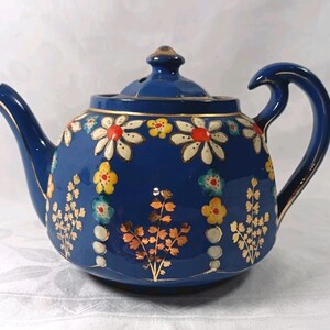 Théière florale anglaise décorative vintage bleue, poterie d'art peinte à la main, décoration de cuisine rétro