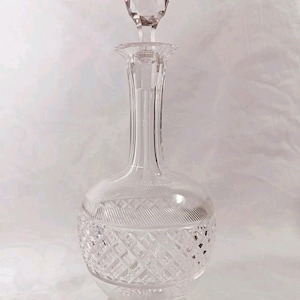 Decantador alto de cristal tallado Thomas Webb con tapón facetado y cristal tallado en forma de diamante, 30 cm.
