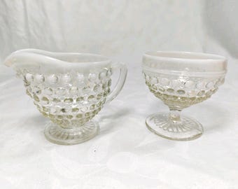 Zestaw Vintage Fenton Hobnail Milk Glass, dzbanek na mleko, cukierniczka, szkło opalowe
