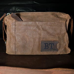 Gewachste Leinwand Dopp Kit, Kaffee: Kulturbeutel faltbar, Kostenlose Personalisierung, Geschenk für den Vatertag, Geschenk für den Jahrestag, Geschenk für die Trauzeugen
