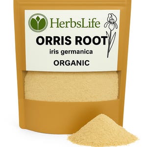 Peut inclure: Un sachet beige de Racine d'Iris HerbsLife, iris germanica, ORGANIC. Le sachet a une fenêtre transparente montrant la poudre brun clair à l'intérieur. Un petit tas de poudre est devant le sachet.