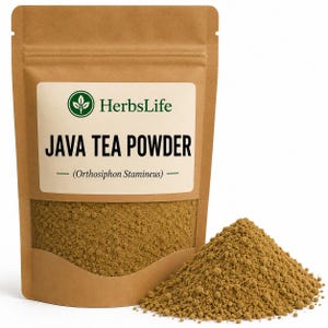 Könnte beinhalten: Ein brauner Papiersack mit Java-Teepulver, mit einem weißen Etikett mit der Aufschrift "HerbsLife" und "JAVA TEA POWDER". Ein kleiner Haufen des braunen Pulvers liegt neben dem Beutel. Der Text "(Orthosiphon Stamineus)" ist ebenfalls sichtbar.