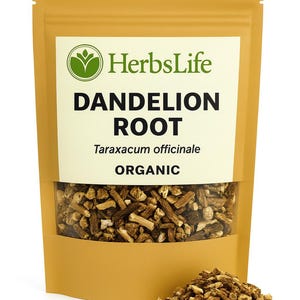 Könnte beinhalten: Ein beiger Beutel mit HerbsLife Löwenzahnwurzel, mit einem transparenten Fenster, das die getrockneten Wurzelstücke zeigt. Auf dem Etikett steht "Dandelion Root, Taraxacum officinale, ORGANIC". Ein kleiner Haufen der Wurzel liegt neben dem Beutel.