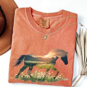 Comfort Colors Floral Horse Shirt, Horse Lover Tee, Floral T-shirt, Women Country Shirts, Tshirt Gift For Horse Lover, Animal Lover Present