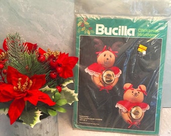 New Vintage Bucilla Felt door huggers christmas kit Bears Holiday decor