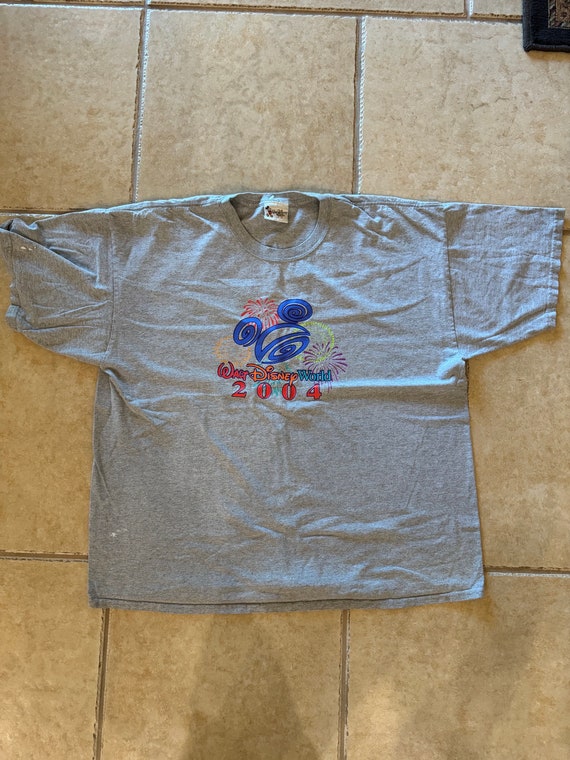 Walt Disney (Vintage) 2004 T-Shirt