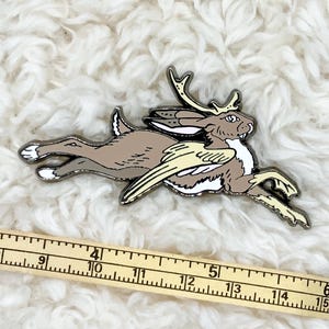 Épingle en émail dur Walpertinger, Wolpertinger, Jackalope ailé