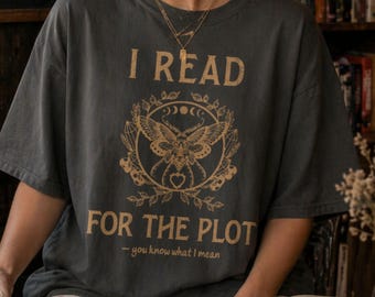 I Read For The Plot T-Shirt, BookTok Reader Shirt, Romantasy Book Lover Gift, Enemies to Lovers Romance Tee, ACOTAR Fourth Wing Aesthetic
