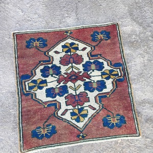 Tapis fait main en laine turque : petit tapis effet vieilli (1&#39;8&quot;x1&#39;9&quot; FT)