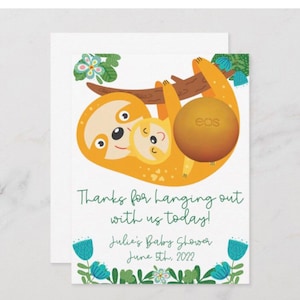 Bedankt dat je vandaag bij ons bent! Babyshower EOS-lippenbalsembedankkaarten met luiaardthema, gepersonaliseerd, custom, blauwe bloemen, moeder en babyjongen