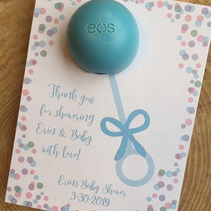 Merci d'avoir doucher bébé avec amour ! Cartes de faveur imprimables personnalisées pour baume à lèvres EOS, hochet, baby shower, bleu, vert menthe, rose