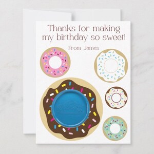 Obrigada por tornar meu aniversário tão doce! Cartões personalizados de donuts para impressão, como massinha de modelar, granulados, donuts, lembrancinhas de aniversário, massinhas de argila