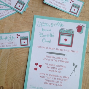 Cartes d'invitation et de remerciement pour baby shower chignon au four, imprimables, à télécharger, rouge, turquoise, four, pâtisserie, cuisine, neutre sexiste