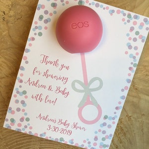 赤ちゃんに愛情を注いでくれてありがとう！EOS リップクリーム、ラトル、ベビーシャワー、ピンク、ミントグリーン、パープルのパーソナライズされた印刷可能なギフトカード