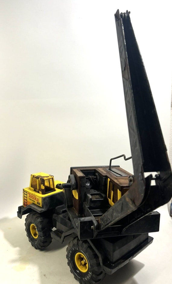 VINTAGE Tonka Mighty Diesel Steel XMB-975 Tire Crane Black Bucket