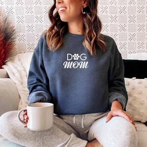 Dog Mom Sweatshirt | Dog Mom Crewneck, Dog Mom shirt, Dog Mom Gift, Dog Mom Shirt, Gift for Women, Dog Mama Tee