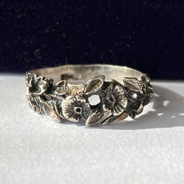 Antique Vintage Art Nouveau Dimensional Flower Leaf Half Hoop Sterling Silver Ring Band - Great Patina! Item Details in Description