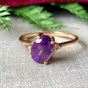 Sweet Vintage Amethyst 10K Gold Ring - Item Details in Description