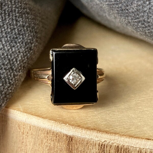 SALE. Antique Vintage Onyx Diamond 10K Gold Ring - Art Deco Retro - Item Details in Description