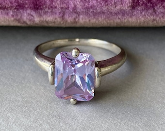 Vintage Sterling Silver Sparkly Lilac Solitaire Ring