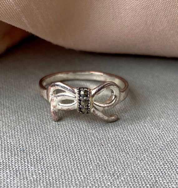 Sweet Vintage Bow Ribbon Sterling Silver Ring wit… - image 3