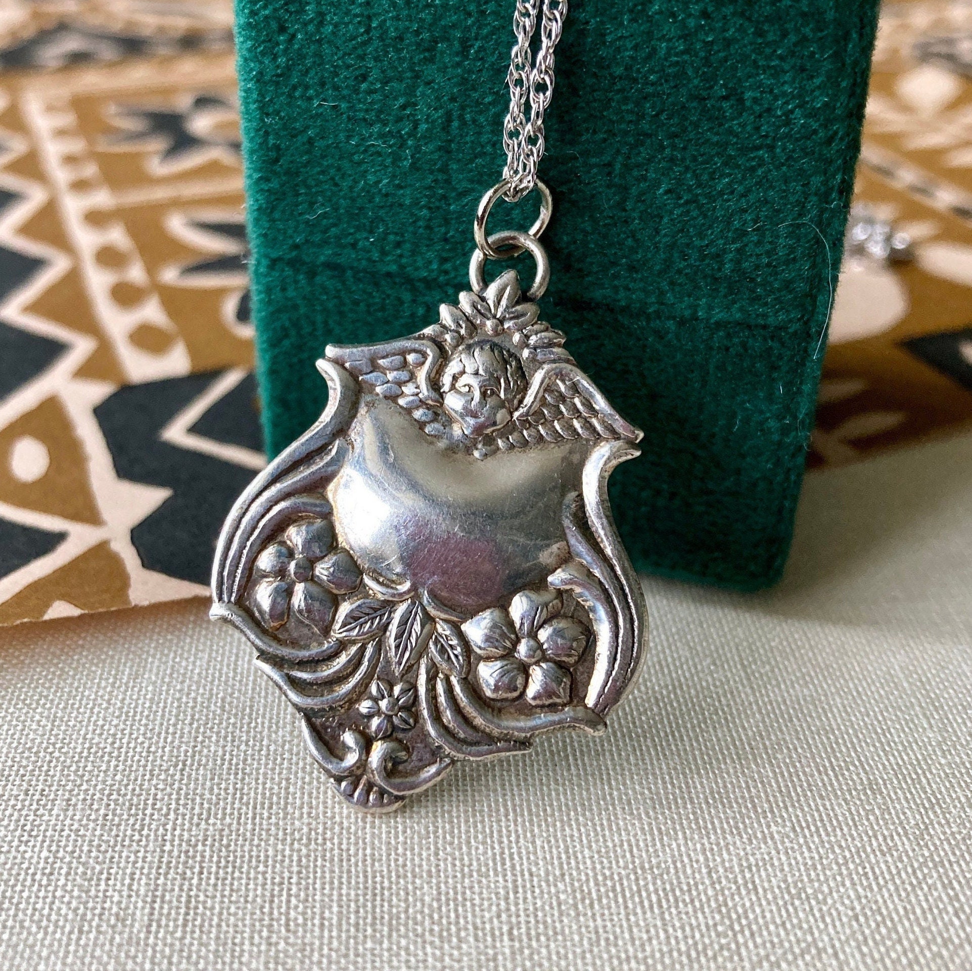 Collana Con Ciondolo Angelo Cherubino Alato Vintage – Metallo Dorato, Made In USA