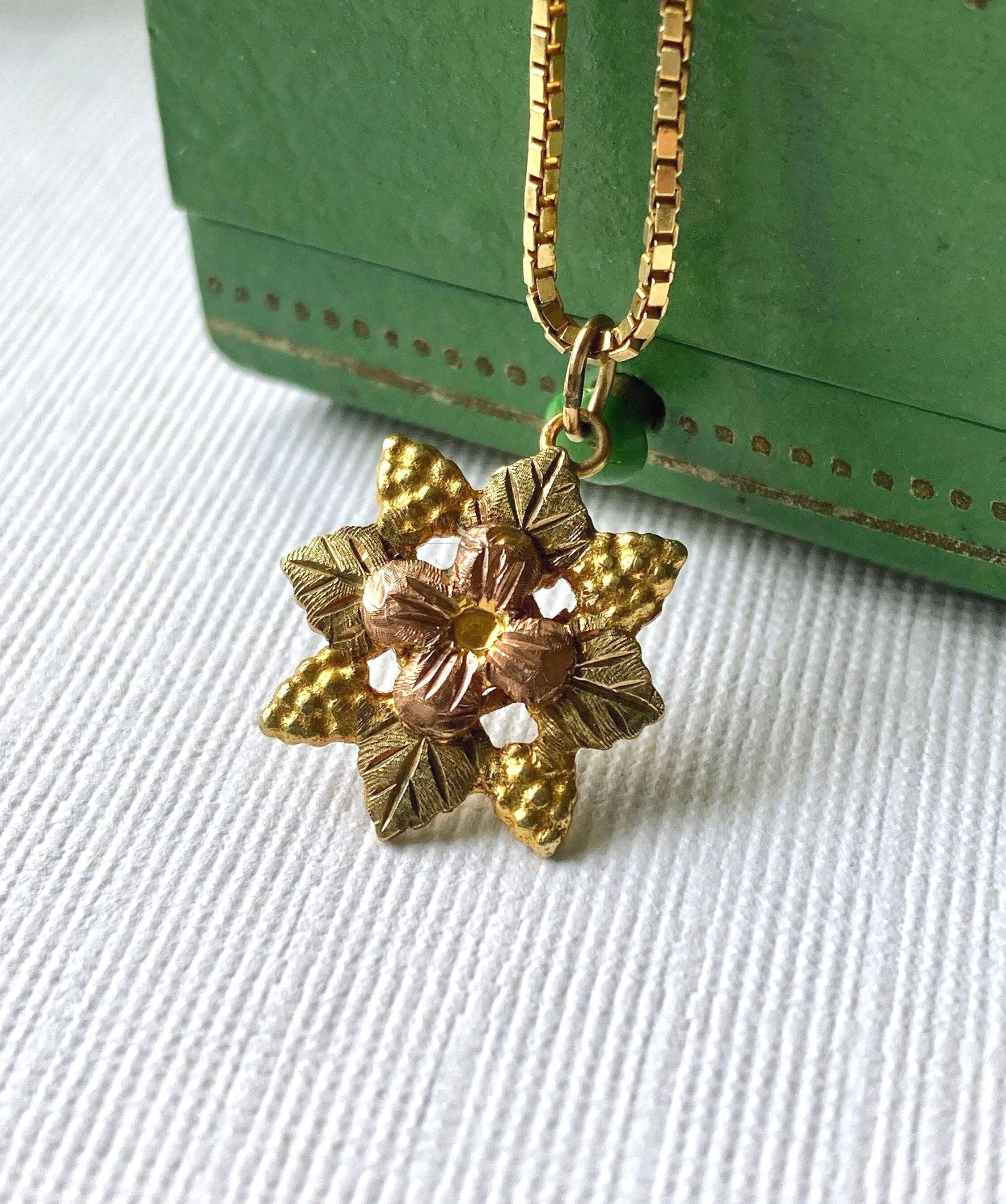 Collier Vintage Doré - Motif Fleur Et Feuille - Créateur - Très Bon état